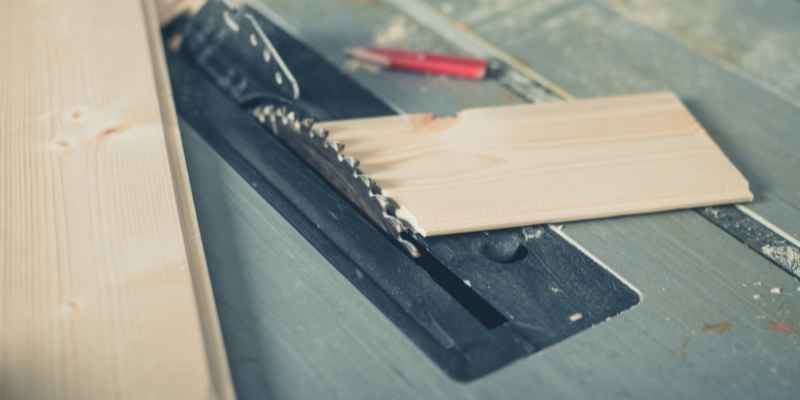 How To Keep Wood Against Fence On A Table Saw