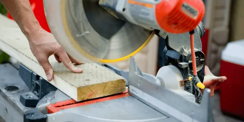 how to cut crown molding corners with a miter saw