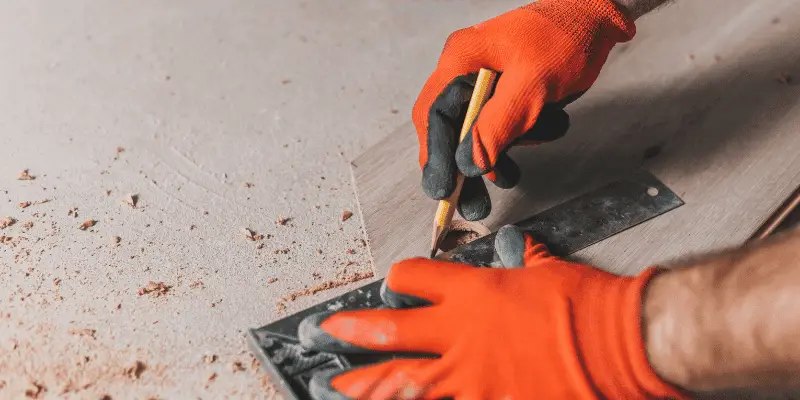 how to cut laminate flooring without chipping