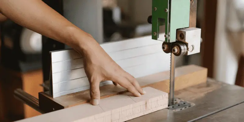 How Do Table Saws Detect Fingers (1)