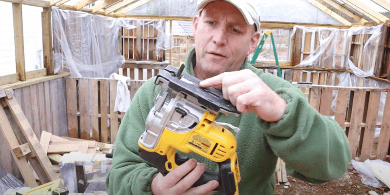 How to Cut Plexiglass With a Circular Saw