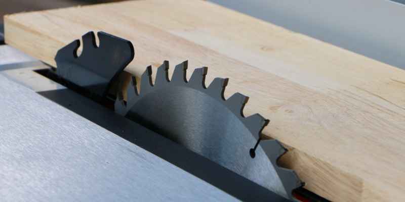 How to Sharpen Table Saw Blades