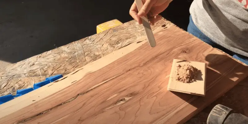 How to Fill Holes in Wood With Sawdust