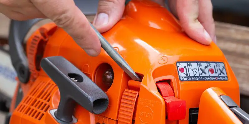 How to Easily Adjust a Chainsaw Carburetor