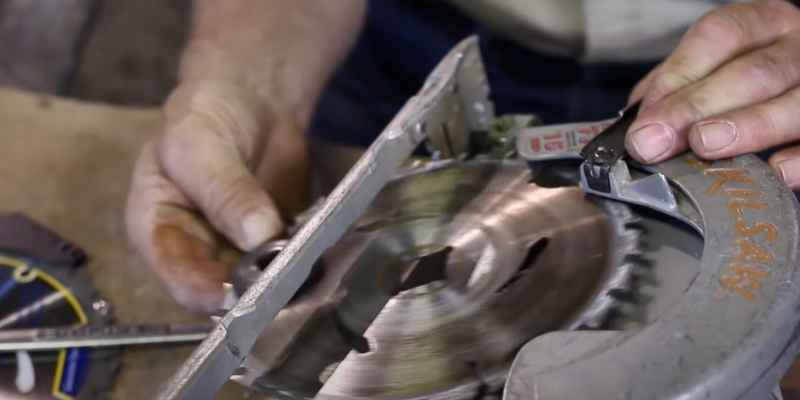How to Easily Change a Skilsaw Blade