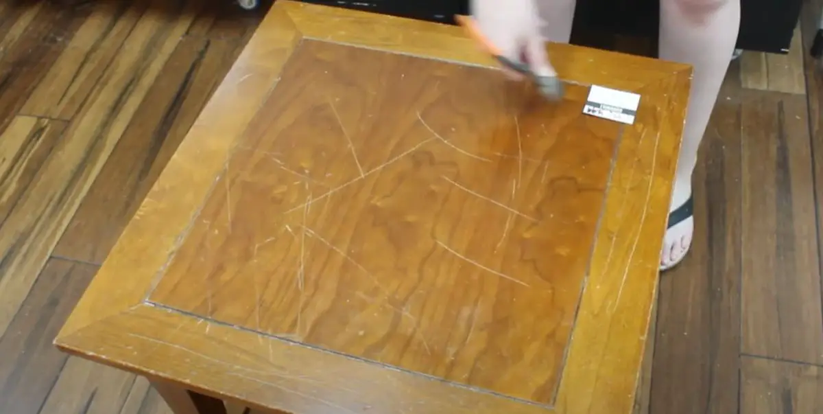 How to Remove Scratches from Wood With Vinegar