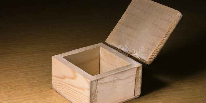 How to Make a Wooden Box With Dividers