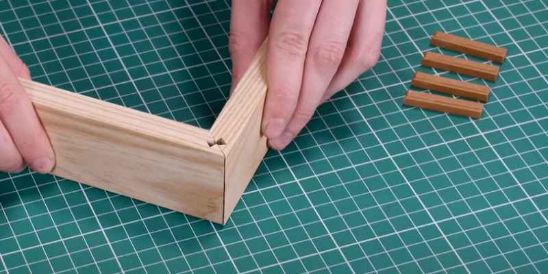 How to Measure 45 Degree Angle on Wood