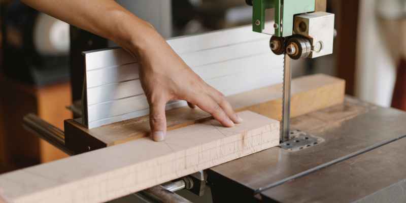 How to Rip a 2X4 With a Circular Saw