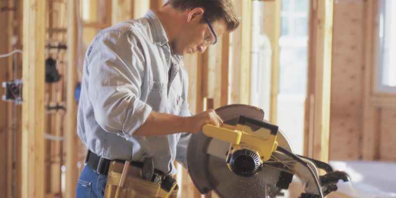 How to Safely Use a Miter Saw