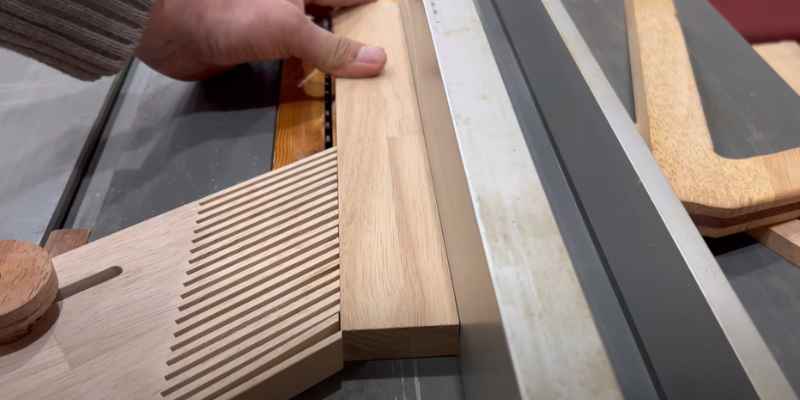 How to Use Featherboard on Table Saw