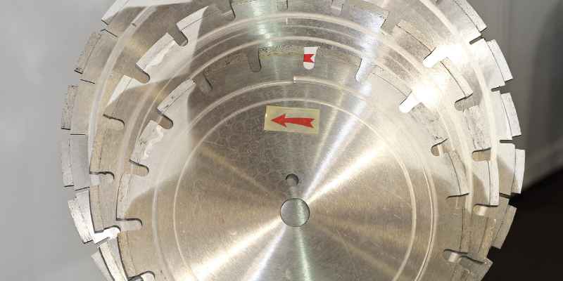 Are Table Saw Blades Reverse Threaded