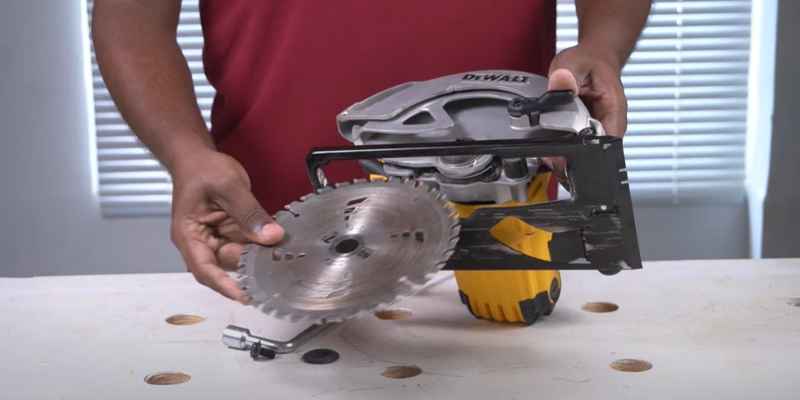 How to Effortlessly Remove Blade from Circular Saw