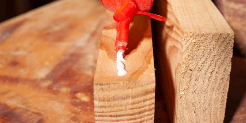 How to Spread Wood Glue