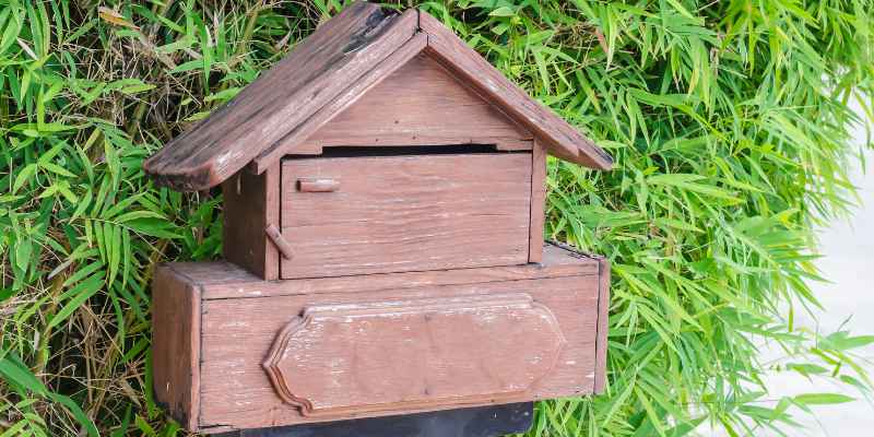 Cedar Wood Mailbox