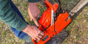 How Do You Start a Poulan Chainsaw