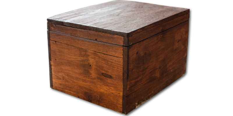 How to Clean Up Old Wooden Boxes