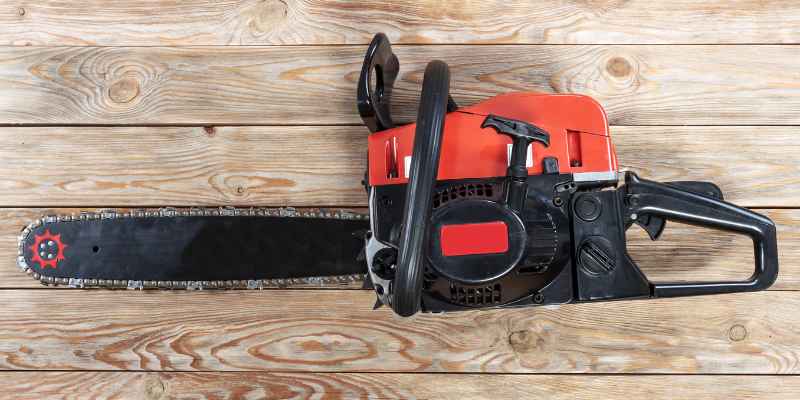 How to Crank a Poulan Chainsaw