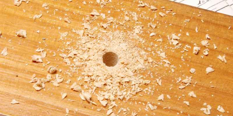 How to Sand Holes in Wood
