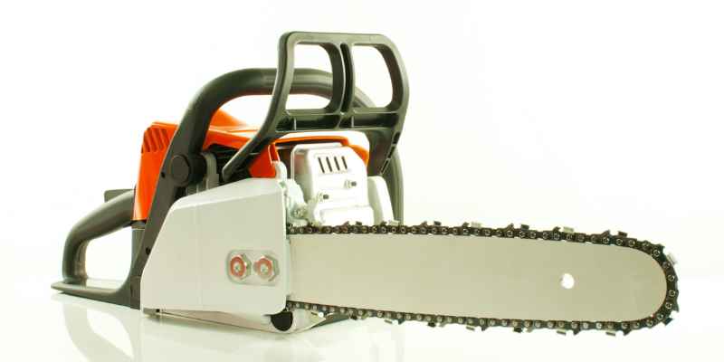 How to Tighten a Chain on a Husqvarna Chainsaw