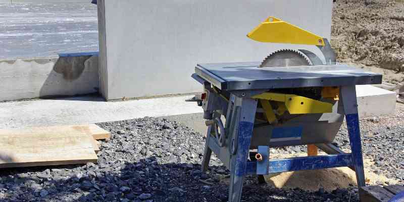 Table Saw With Stand