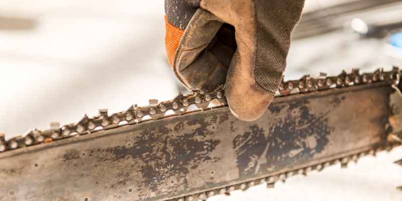 Tighten Chainsaw Chain