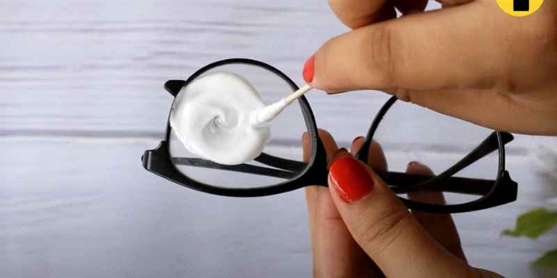 How to Clean Glue from Glass