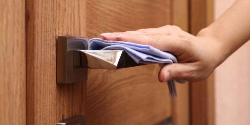 How to Clean Wooden Handles