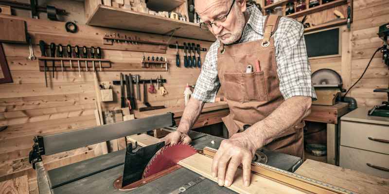 How to Get a Straight Edge on Rough Cut Lumber