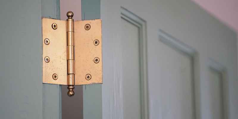 How to Hinge Two Pieces of Plywood