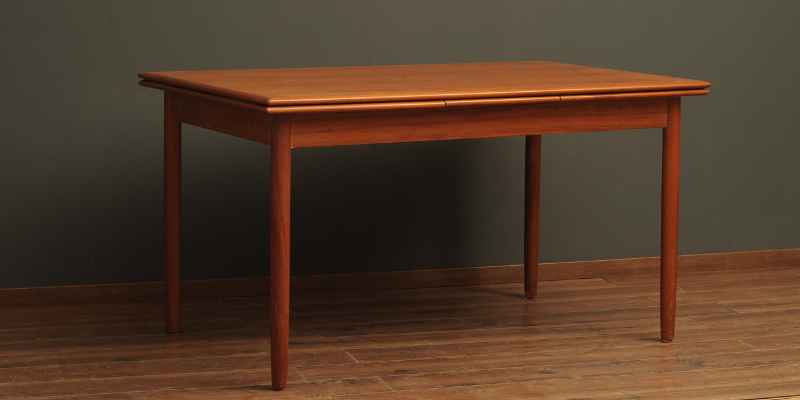 What is a Table Apron