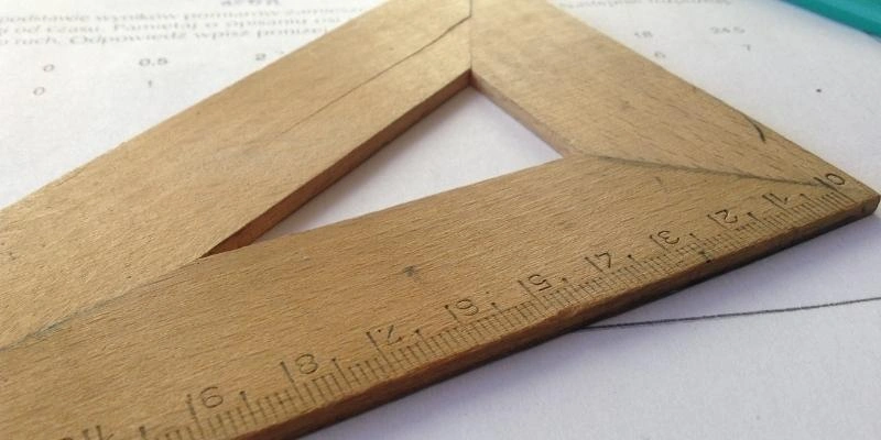 How to Measure a 45 Degree Angle on Wood