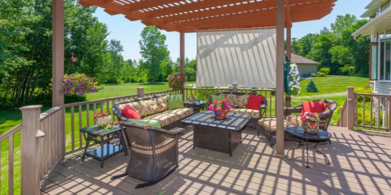 Benefits of Using Dawn Over Commercial Deck Cleaners