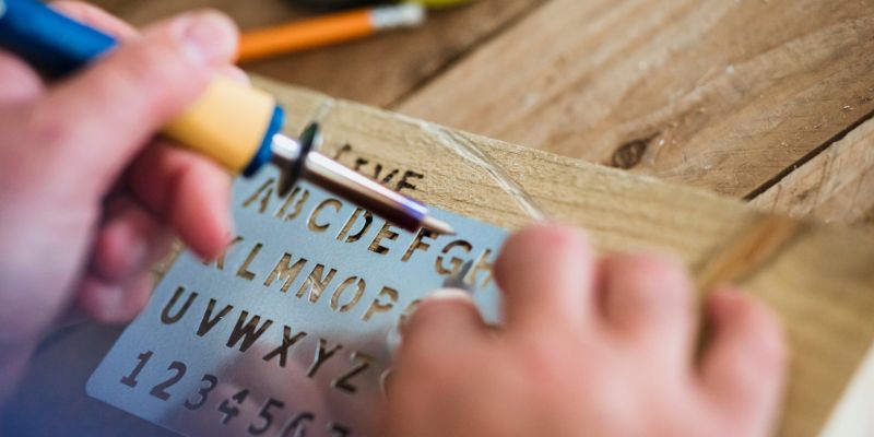 Choosing the Right Tools for Wood Burning