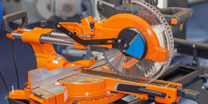 Key Features of the DEWALT 7 1/4 Cordless Miter Saw