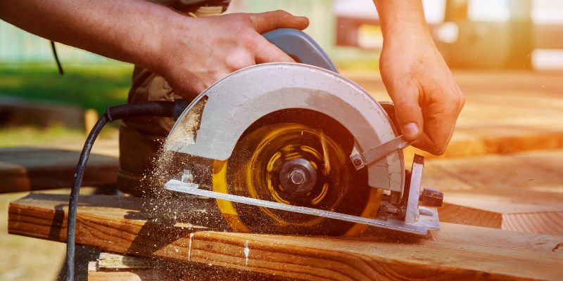 Why I Chose the DeWalt Atomic 20V Circular Saw