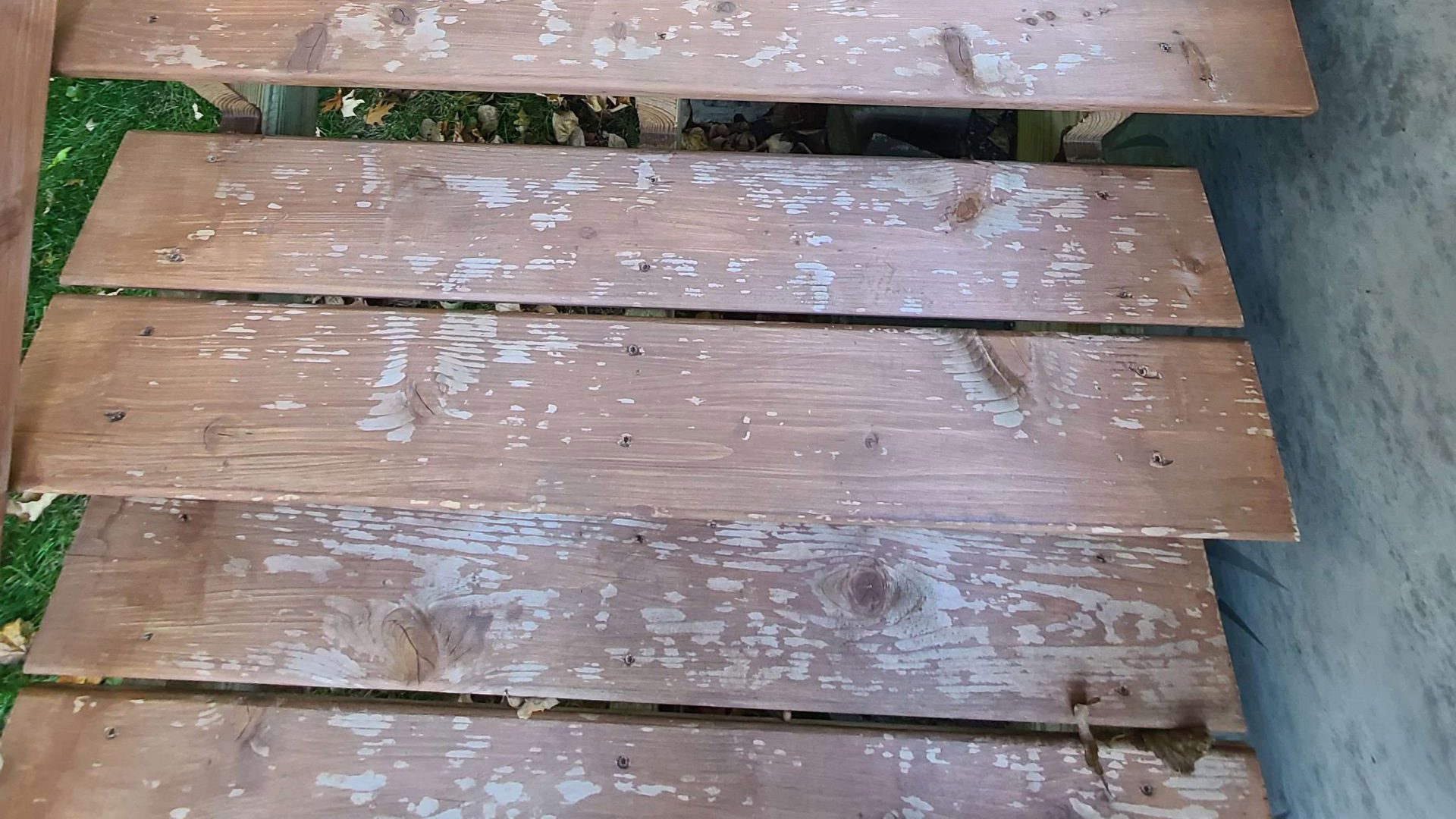How Long Should Wood Dry After Rain before Painting