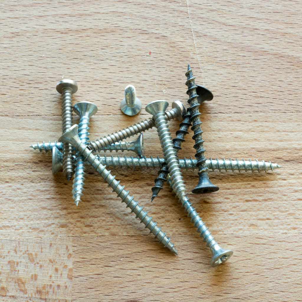 Metal Screw Features