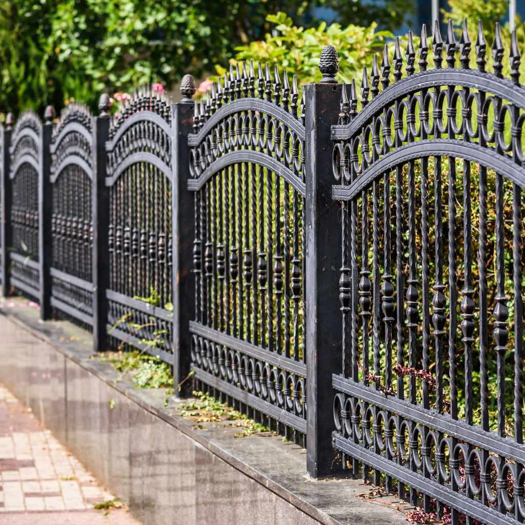 Best Way to Paint Wrought Iron Fence